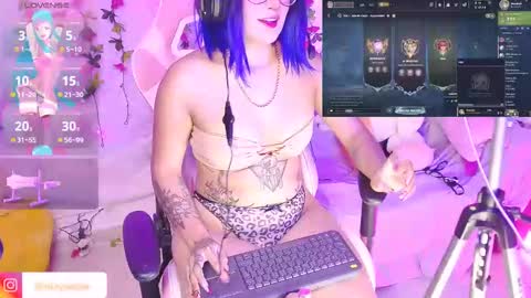 Snapshot of nixy_sama chatting on November 13, 12:42 am Nixy Sama online show from November 13, 12:42 am