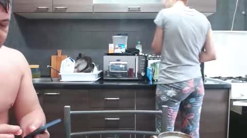 no_limit_coupl3 online show from October 6, 5:49 am