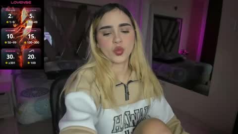 Snapshot of noa_cooperr chatting on June 2, 1:13 pm noa online show from June 2, 1:13 pm