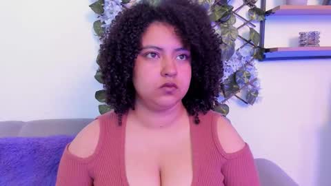 Snapshot of noa_veega chatting on December 16, 7:52 pm N O A online show from December 16, 7:52 pm