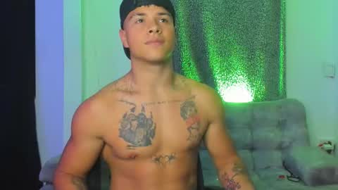 Snapshot of noah_223 chatting on November 11, 1:05 am noah_223 online show from November 11, 1:05 am