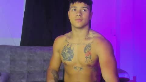 Snapshot of noah_223 chatting on November 23, 12:54 am noah_223 online show from November 23, 12:54 am