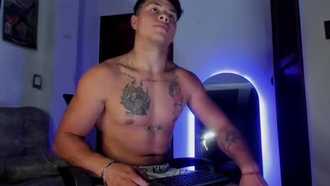 noah_223 online show from May 18, 4:07 am