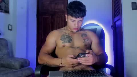 noah_223 online show from June 18, 5:08 am