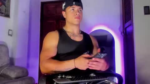 noah_223 online show from June 23, 2:31 am