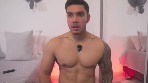Noah Avery online show from September 25, 4:49 am
