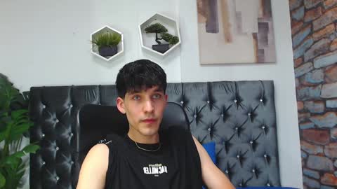 Snapshot of noah_brigth chatting on December 13, 3:49 am Noah Brigth online show from December 13, 3:49 am