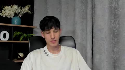 Snapshot of noah_brigth chatting on February 14, 6:45 am Noah Brigth online show from February 14, 6:45 am