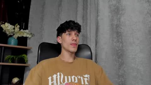 Snapshot of noah_brigth chatting on February 19, 3:28 am Noah Brigth online show from February 19, 3:28 am