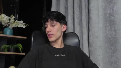 Snapshot of noah_brigth chatting on February 20, 3:01 am Noah Brigth online show from February 20, 3:01 am