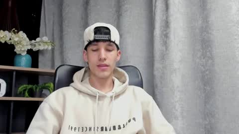 Snapshot of noah_brigth chatting on February 21, 12:16 am Noah Brigth online show from February 21, 12:16 am