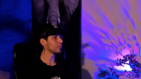 Snapshot of noah_brigth chatting on November 11, 12:43 am Noah Brigth online show from November 11, 12:43 am