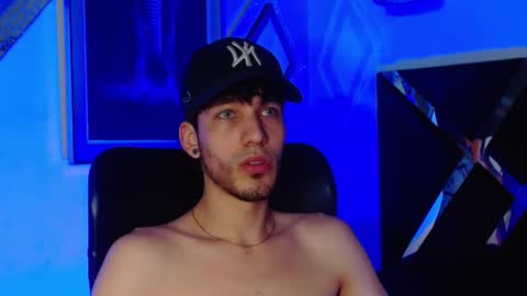 Snapshot of noah_brigth chatting on November 12, 12:44 am Noah Brigth online show from November 12, 12:44 am