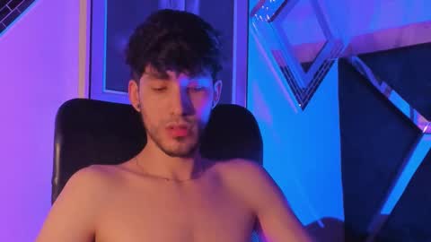 Snapshot of noah_brigth chatting on December 3, 1:02 am Noah Brigth online show from December 3, 1:02 am