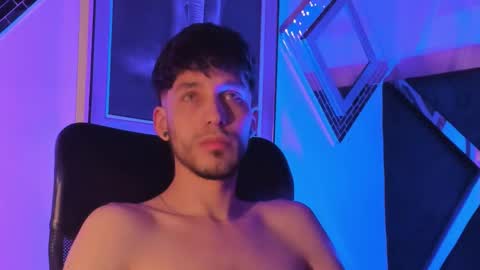 Snapshot of noah_brigth chatting on December 4, 1:26 am Noah Brigth online show from December 4, 1:26 am