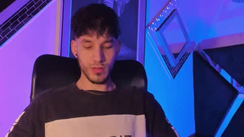 Snapshot of noah_brigth chatting on December 4, 8:39 pm Noah Brigth online show from December 4, 8:39 pm