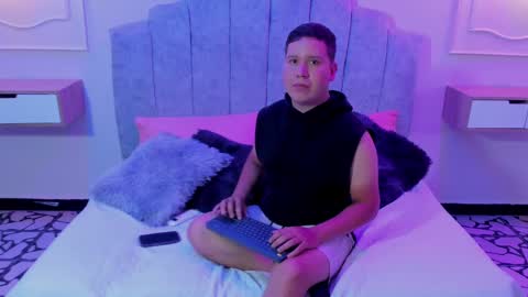 Snapshot of noah_chapman chatting on October 17, 12:08 pm NOAH online show from October 17, 12:08 pm