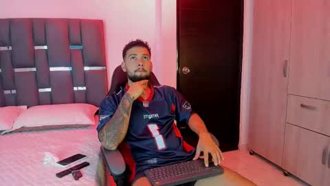 Snapshot of noah_corvelle chatting on November 10, 12:53 am NOAH online show from November 10, 12:53 am