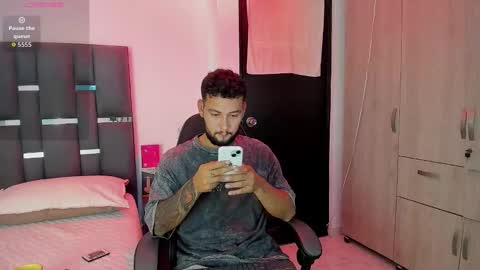 Snapshot of noah_corvelle chatting on November 14, 2:43 am NOAH online show from November 14, 2:43 am