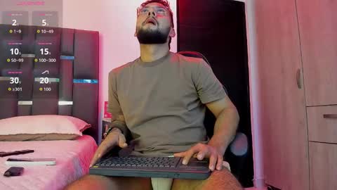 Snapshot of noah_corvelle chatting on November 15, 2:31 am NOAH online show from November 15, 2:31 am