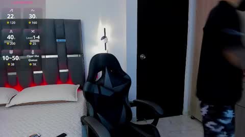 Snapshot of noah_corvelle chatting on November 16, 10:59 pm NOAH online show from November 16, 10:59 pm