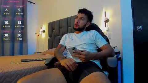 Snapshot of noah_corvelle chatting on November 20, 6:57 am NOAH online show from November 20, 6:57 am