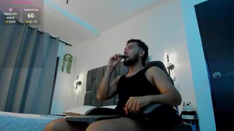 Snapshot of noah_corvelle chatting on November 25, 2:11 am NOAH online show from November 25, 2:11 am