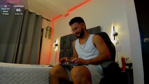 Snapshot of noah_corvelle chatting on November 30, 2:48 am NOAH online show from November 30, 2:48 am