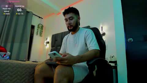 Snapshot of noah_corvelle chatting on December 1, 1:54 am NOAH online show from December 1, 1:54 am