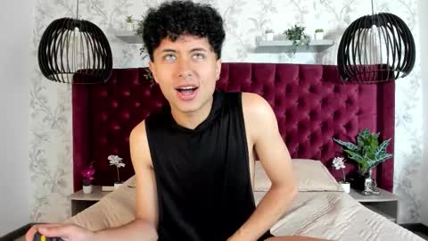 Snapshot of noah_dupont_ chatting on September 12, 8:53 pm noah_dupont_ online show from September 12, 8:53 pm