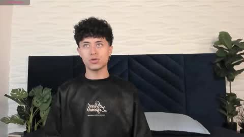 Snapshot of noah_dupont_ chatting on October 5, 8:07 pm noah_dupont_ online show from October 5, 8:07 pm