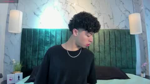 Snapshot of noah_dupont_ chatting on October 12, 1:21 pm noah_dupont_ online show from October 12, 1:21 pm