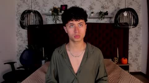 Snapshot of noah_dupont_ chatting on October 27, 11:25 am noah_dupont_ online show from October 27, 11:25 am