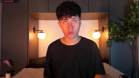 Snapshot of noah_dupont_ chatting on November 17, 11:38 am noah_dupont_ online show from November 17, 11:38 am