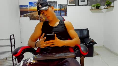 noah_flynn1 online show from September 17, 4:03 am