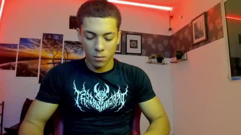 noah_flynn1 online show from September 25, 4:38 am