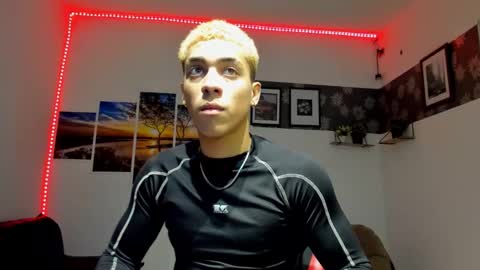 noah_flynn1 online show from October 9, 5:38 am