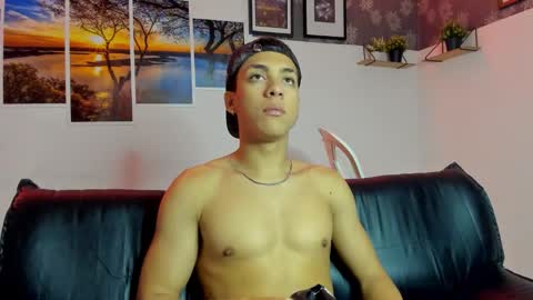 noah_flynn1 online show from February 10, 9:46 am