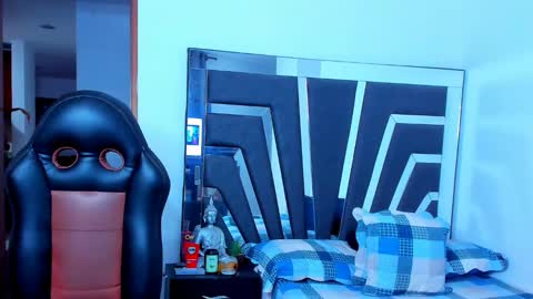 Noah Harris01 online show from February 6, 11:57 am