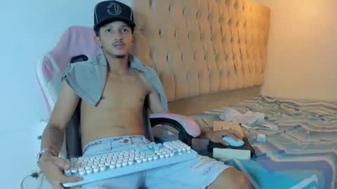 Snapshot of noah_jacksxn chatting on June 2, 8:16 am noah_jacksxn online show from June 2, 8:16 am