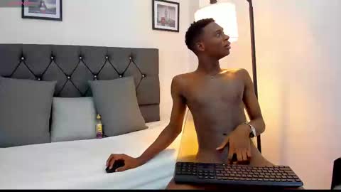 Snapshot of noah_johes chatting on February 26, 6:37 am noah_johes online show from February 26, 6:37 am