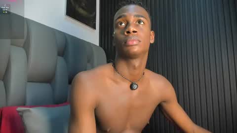 noah_johes online show from June 15, 8:44 pm