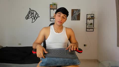 Snapshot of noah_katz chatting on October 17, 2:48 am Noah online show from October 17, 2:48 am