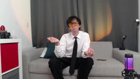 noah_lawson online show from September 11, 7:47 pm