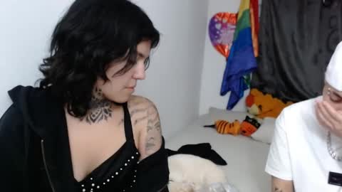 noah hehim    online show from January 3, 11:55 pm