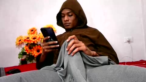 Noah Millers online show from December 19, 7:10 pm