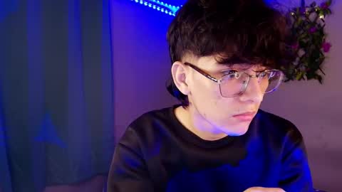 Snapshot of noah_millerx_ chatting on March 30, 8:26 am noah online show from March 30, 8:26 am