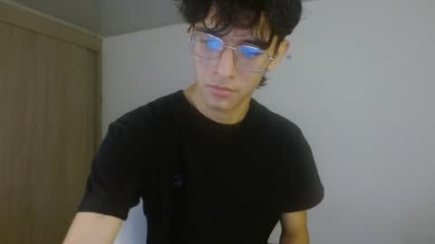 Snapshot of noah_millerx_ chatting on June 19, 8:34 pm noah online show from June 19, 8:34 pm