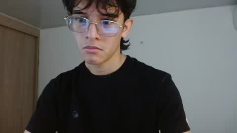 Snapshot of noah_millerx_ chatting on June 21, 9:28 pm noah online show from June 21, 9:28 pm