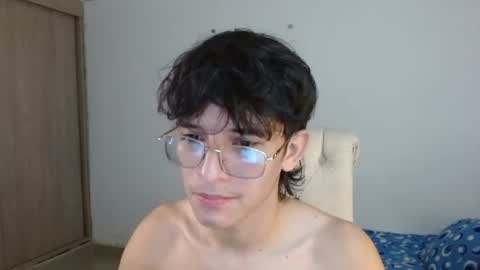 Snapshot of noah_millerx_ chatting on June 22, 11:24 pm noah online show from June 22, 11:24 pm
